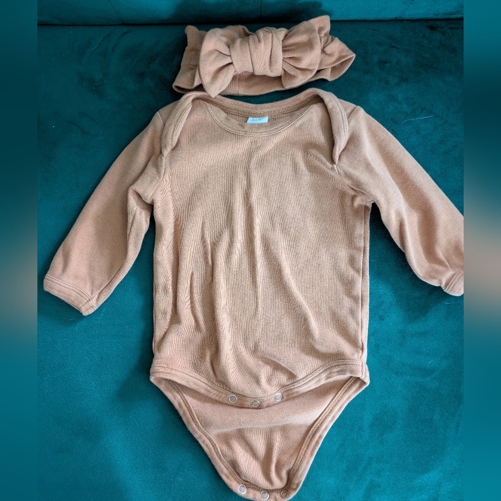 Kate Quinn Orange Onesie With Bow Headband